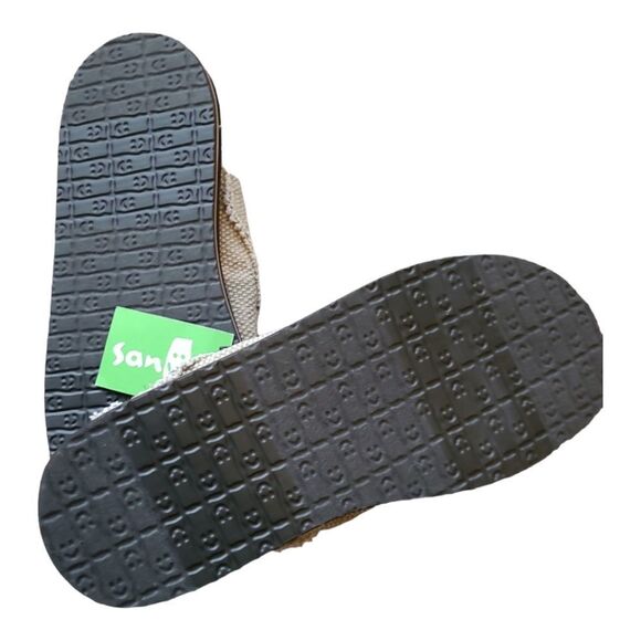 Sanuk Chiba   - Picture 2 of 9